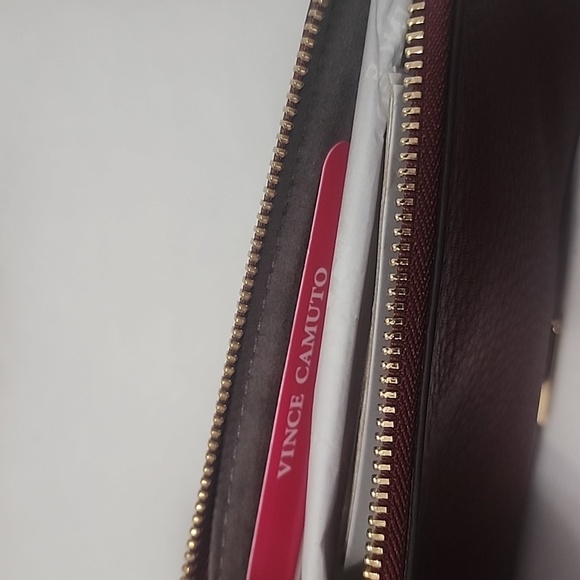 Vince Camuto wallet - Picture 4 of 4
